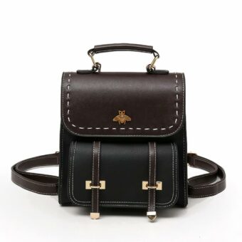 Pequeña mochila vintage negra con fondo blanco