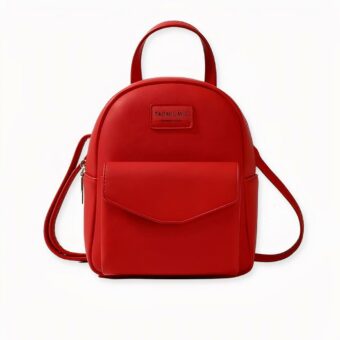 Descubra esta pequeña mochila femenina de polipiel vegana, el accesorio esencial para los nómadas. Gracias a sus correas ajustables, podrá llevarla al hombro o cruzada. Tan bonita como bonita, esta mochila será una compañera sin la que no querrá estar.