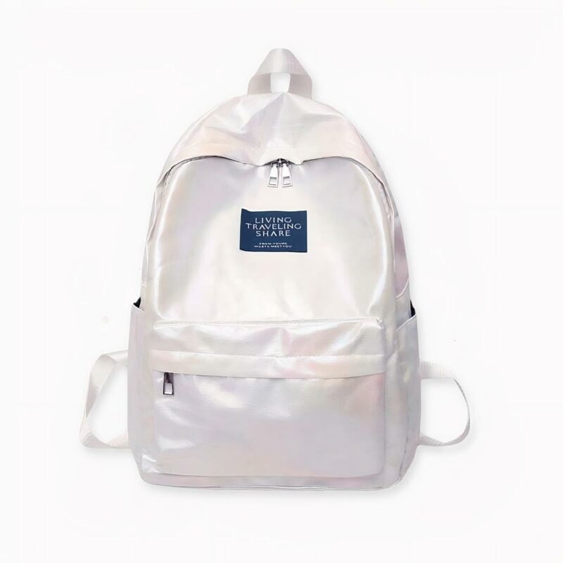 Esta mochila holográfica está disponible en cuatro colores. Tanto si la utiliza como mochila para el colegio como para el día a día, añadirá color y diversión a su atuendo y a su vida cotidiana. La mochila es lo bastante grande para guardar un ordenador portátil y todo lo que necesite para el día.