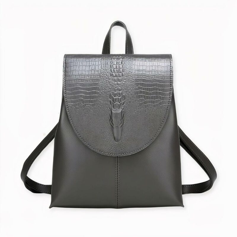 Descubra esta elegante mochila iridiscente para mujer, que aportará estilo a todos sus conjuntos cotidianos. Fabricada en polipiel iridiscente, su diseño estructurado y su capacidad hacen de esta mochila la compañera ideal de la mujer activa de hoy en día.