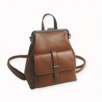 Esta mochila de polipiel marrón de estilo vintage para mujer es tan bonita como práctica. Fabricada en polipiel, tiene un aspecto elegante. Su cierre tipo cartera le añade un toque de originalidad. Sus asas modulares le permiten llevarla a la espalda, cruzada, en la mano o al hombro. ¡Seguro que añade un toque refinado a cualquier atuendo!