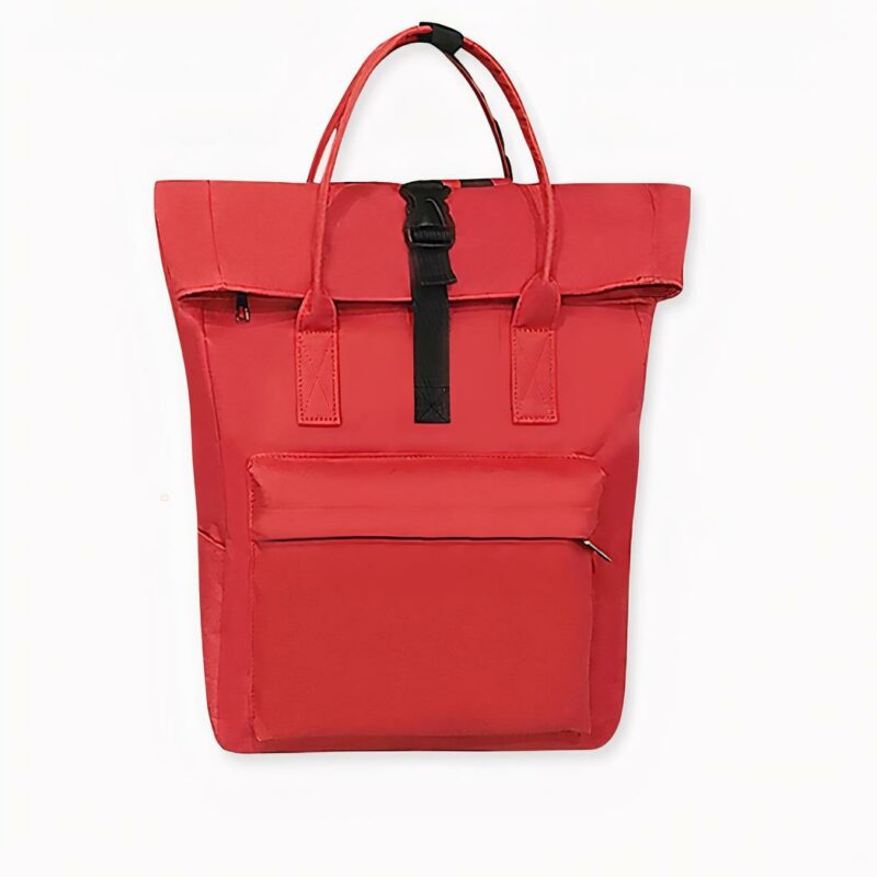 Esta mochila de nailon se inspira en la arquitectura de Berlín. Con su diseño minimalista, le seguirá allá donde vaya, ya sea en bicicleta, a pie o en metro. Tan práctica como resistente, tendrá espacio de sobra para todo lo que necesite. Su atemporal color negro combina a la perfección con cualquier estilo de ropa.
