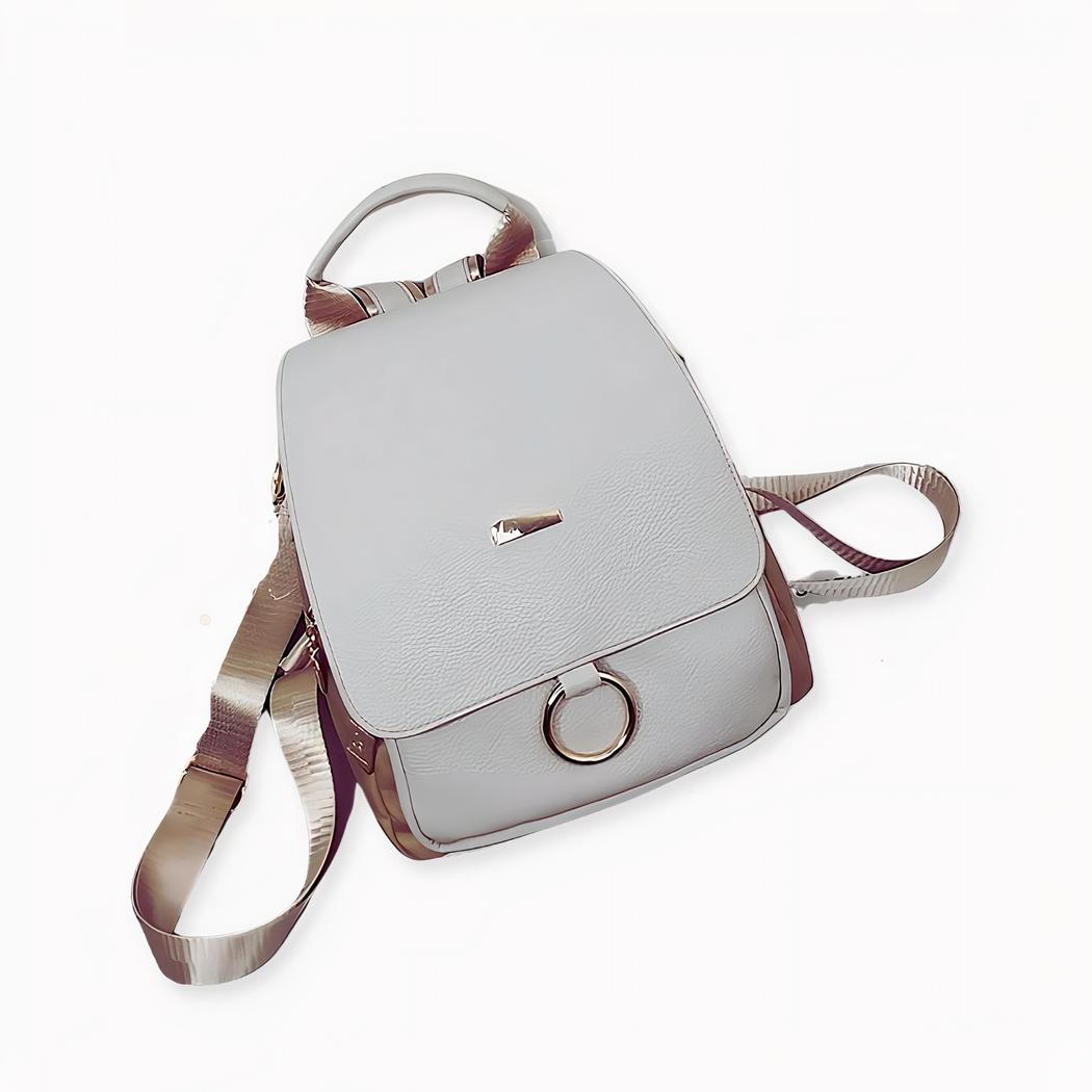 Esta mochila vintage de piel sintética se convertirá en su bolso favorito y combinará con todos sus looks. El bolso cuenta con un gran bolsillo con cremallera, un pequeño bolsillo delantero y un bolsillo trasero.
