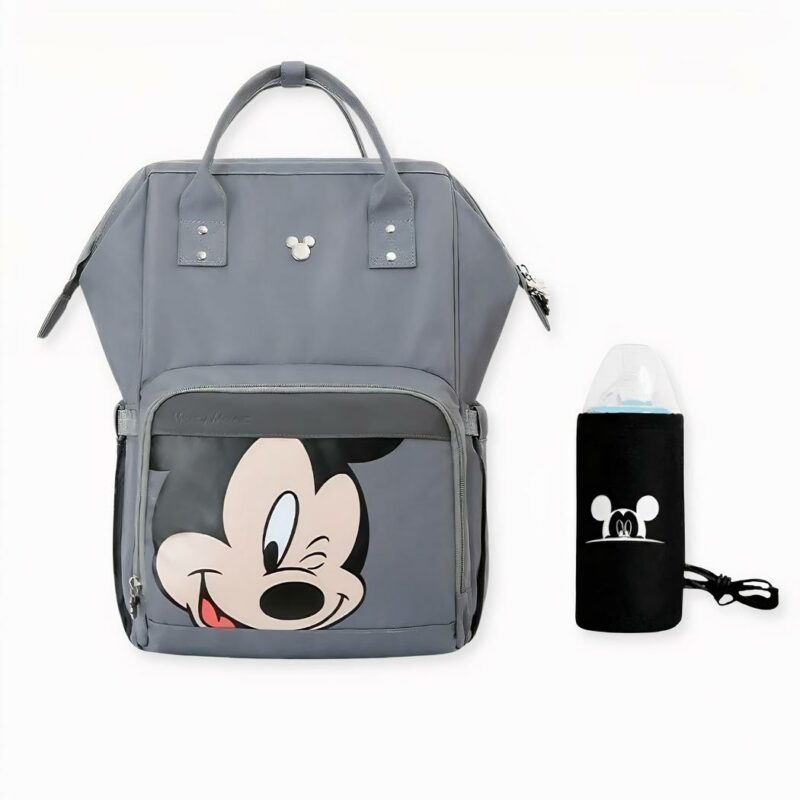 Sucumba al encanto de esta bonita bolsa cambiador para bebé con estampado de Mickey Mouse. Una mochila grande y multifuncional con 12 bolsillos para que pueda llevar todos los artículos esenciales de su pequeño. Sus salidas con el bebé serán aún más agradables con esta bolsa.