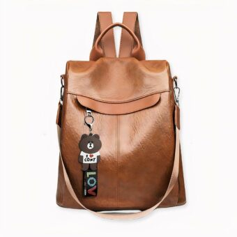 Una bonita mochila multifuncional para mujer que combina a la perfección elegancia y practicidad. Lleve esta mochila de polipiel en sus desplazamientos diarios. Tanto si se dirige a la escuela como al trabajo, esta bolsa multifuncional le permitirá llevar todo lo esencial. Tabletas, libros, smartphones... su compartimento principal y sus bolsillos le permitirán llevarlo todo.