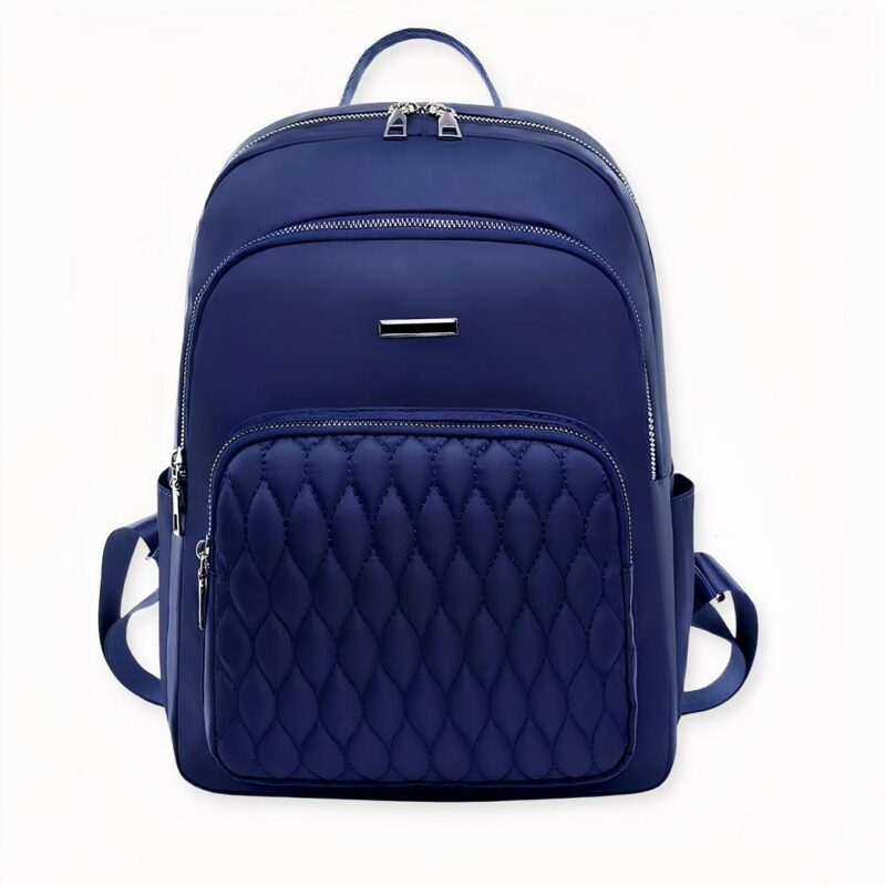 Los tirantes acolchados y ajustables le permiten llevar la mochila cómodamente y sin esfuerzo. La mochila para mujer de tejido suave y material duradero es perfecta para viajes, salidas al aire libre y actividades cotidianas. Siempre estará organizada y lista para salir con esta mochila versátil y robusta. Su color atemporal y su cuidado acabado la convierten en un accesorio esencial para completar su look.