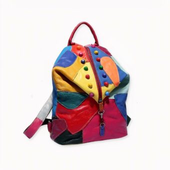 Nuestra mochila de cuero patchwork retro, magníficamente colorida, destacará entre la multitud en esos días largos, nublados o lluviosos. ¡Le pondrá de buen humor por las mañanas!