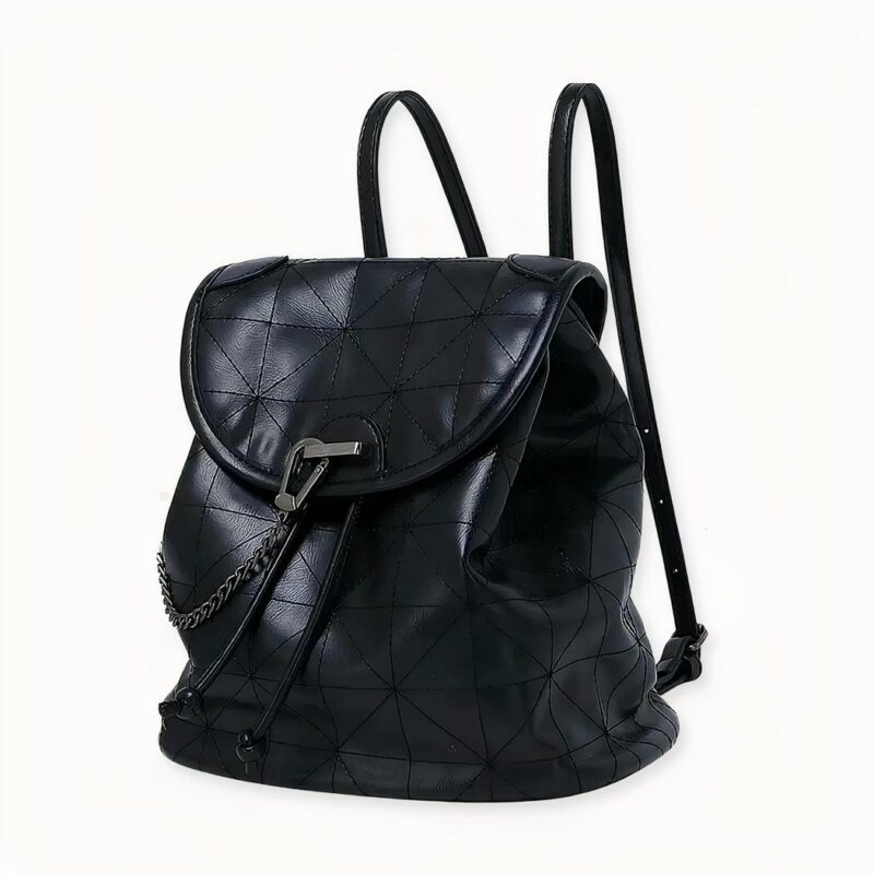 IMG_Sac-dos-en-losange-avec-cordon-de-serrage-pour-femmes_1F Déjese seducir por esta suave mochila de piel sintética para mujer. Es ligera, cómoda y le ayudará a llevar todos sus pequeños objetos de uso diario. Dará el toque final a su estilo chic y elegante.