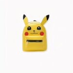 He aquí la mochila perfecta para los niños que adoran a Pikachu. Demasiado mona, esta mochila de Pikachu para niños con una dulce sonrisa y largas orejas será la compañera diaria de su niño o niña de camino al colegio. Además, nuestra mochila es súper cómoda para llevar a la espalda.