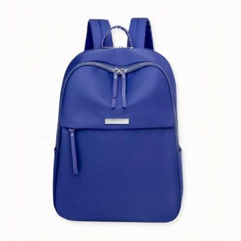¡Muchas de nosotras hemos caído rendidas al estilo preppy! Adopte un look preppy joven y moderno con esta mochila oxford para mujer. Sencilla y elegante, esta mochila preppy de color liso puede llevarse con cualquier conjunto. Además, está disponible en varios colores para combinar con todos los estilos.