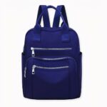 ¿Busca una bolsa cómoda para llevar de viaje? Esta mochila informal para mujer es perfecta para viajar. Es bonita, pero también apreciará esta práctica bolsa de viaje. Puede llevarla a la espalda o en la mano siempre que quiera.