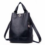 Mochila monedero negra vintage con fondo blanco