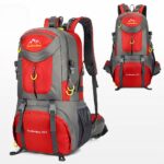 Mochila impermeable grande negra y gris con fondo blanco