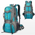 Gran mochila impermeable azul y gris con fondo blanco