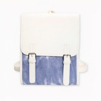 Una elegante y espaciosa mochila de piel sintética para llevar con estilo todos sus imprescindibles cuando esté de viaje. Es difícil no enamorarse de esta mochila para mujer, con sus líneas limpias y su cuidado acabado. Es una bolsa excelente para ir al trabajo. Pero también puede comprarla para su hija. Ella la utilizará como mochila escolar.
