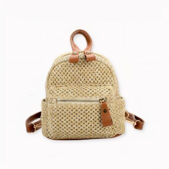 Esta elegante mini mochila de paja para mujer es perfecta para esos días en los que necesita llevar objetos pequeños.