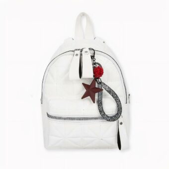 Descubra esta mini mochila de piel ultra mona, ¡ideal para pasear con las amigas, ir de compras o charlar tomando un café! Está disponible en blanco o negro para que combine con su look del día. Cuidado, ¡sus amigas querrán tener la misma que la suya!