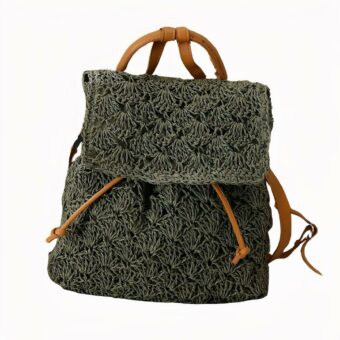 Esta mochila de paja para mujer es perfecta para los días de verano.