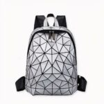 Esta mochila para mujer es un accesorio esencial para toda fashionista.