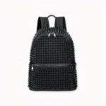 Esta mochila negra de mujer con espina es perfecta para las mujeres que buscan un look práctico y elegante a la vez.