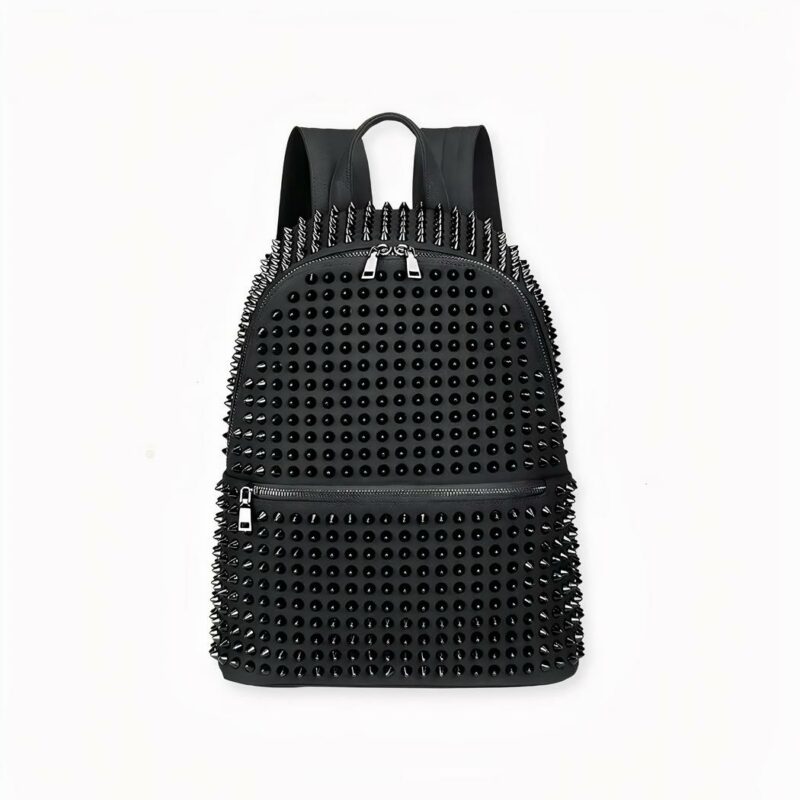 Esta mochila negra de mujer con espina es perfecta para las mujeres que buscan un look práctico y elegante a la vez.