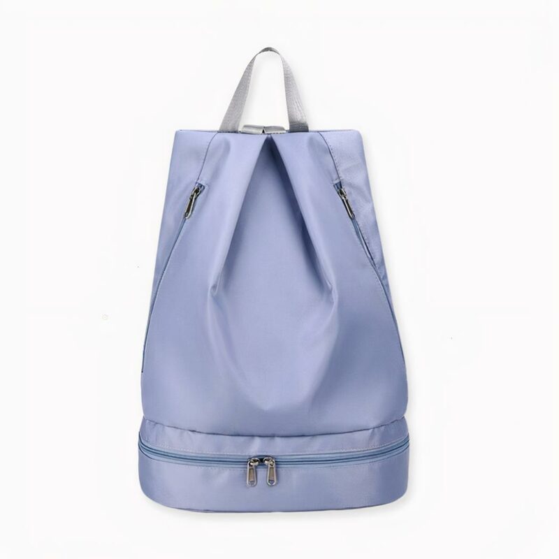 IMG_Sac à main en fourrure et en cuir artificiel (1) ¿Le gusta nadar? ¡Aquí tiene una mochila que le vendrá muy bien para su próxima sesión! Esta mochila de natación para mujer está hecha de nailon. Es bonita y ligera, pero también impermeable. Es la mochila para mujer que necesita para la piscina o la playa.