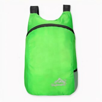 Puede deslizar esta pequeña bolsa plegable e impermeable en su bolso y llevarla con usted dondequiera que vaya, ¡para realizar salidas al aire libre bien organizadas! No ocupará demasiado espacio para llevar picnics o botellas de agua, y podrá plegarla y guardarla fácilmente una vez que haya hecho su trabajo.