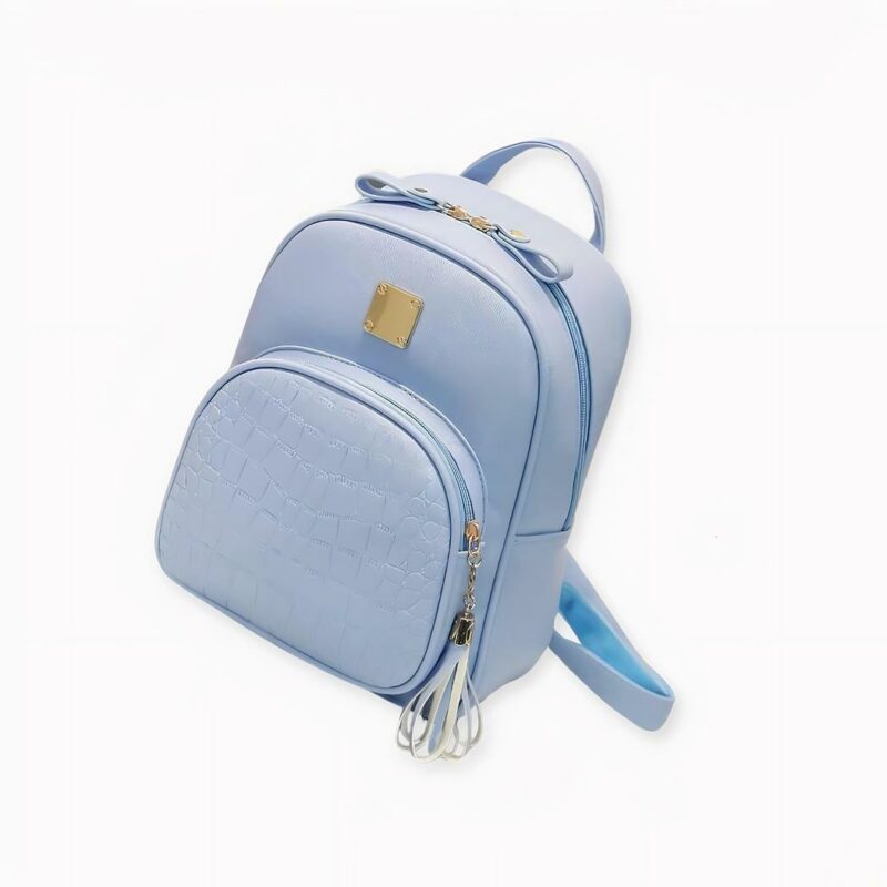 ¿Busca una forma chic y moderna de vestir? Hágase con una bonita mochila de piel con estampado de cocodrilo. Es una mochila femenina ideal para el verano y el otoño. Es el accesorio perfecto para llevar sus pertenencias por la ciudad con estilo. Y la buena noticia es que puede elegir entre una gama de colores para esta mochila de cocodrilo.