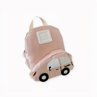 Mochila infantil con bolsillo en forma de coche. Buena calidad y muy a la moda.