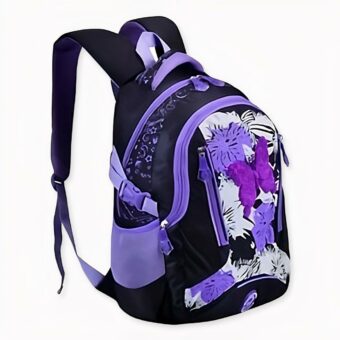 Colorida mochila de niña con motivos de mariposas moradas y negras. Buena calidad y muy a la moda.