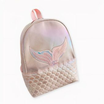 ¿A su hija le encantan las sirenas? ¡Entonces esta mochila con estampado de sirenas para niña es justo lo que necesita!  Una bonita mochila decorada con brillantes lentejuelas que podrá llevar todos los días al colegio o de vacaciones junto al mar.