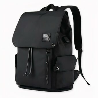 Mochila negra, de estilo sencillo y funcional, de buena calidad y muy práctica.