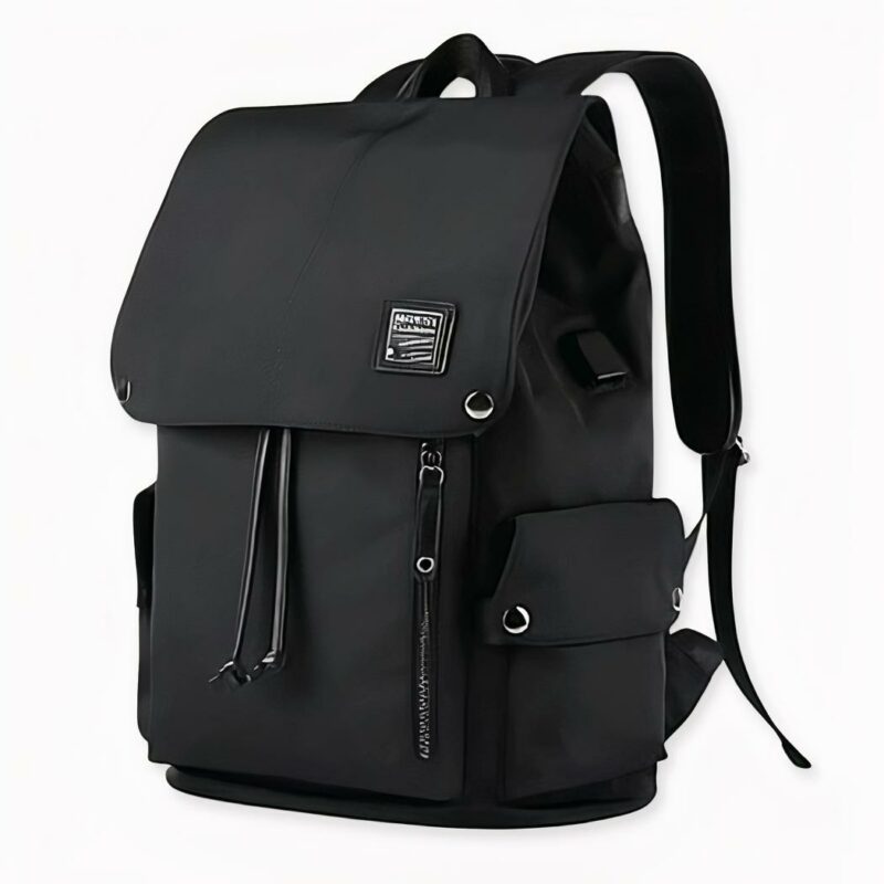 Mochila negra, de estilo sencillo y funcional, de buena calidad y muy práctica.