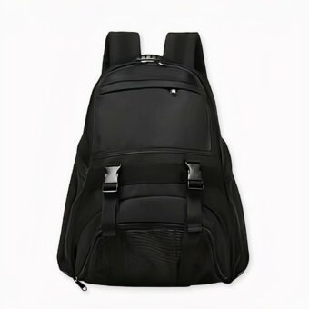 Mochila deportiva con bolsillo para balón negro y fondo blanco