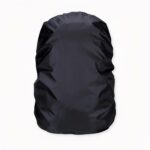 Funda impermeable para mochila de 20 a 80l sobre fondo gris claro.