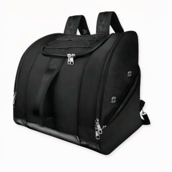 Mochila impermeable grande para botas de snowboard o esquí sobre fondo gris claro.