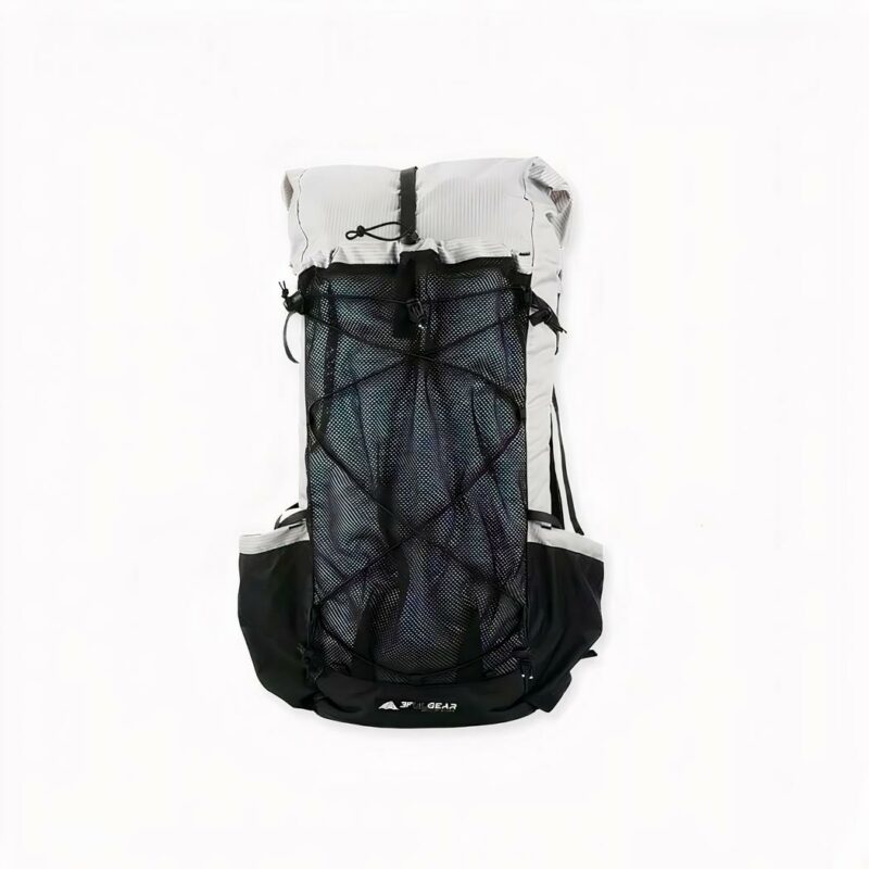 Descubra esta mochila de esquí de travesía para sus fines de semana en la montaña con una capacidad de 40 L y 16 L adicionales con su bolsillo exterior. Otros numerosos compartimentos en la sección impermeable de esta mochila le permitirán llevar absolutamente todo consigo para sus días de esquí, snowboard o senderismo en la montaña.