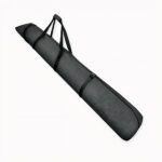 Mochila impermeable de longitud ajustable para esquí o snowboard con base de color gris claro.