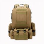 mochila de estilo militar de 50l sobre fondo gris claro.
