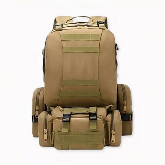 mochila de estilo militar de 50l sobre fondo gris claro.