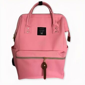 Esta mochila es perfecta para el colegio. Es elegante y práctica, con mucho espacio para sus libros de texto y otros materiales. Su colorido diseño hace que sea fácil de encontrar en una taquilla abarrotada, y las cómodas correas para los hombros facilitan su transporte.