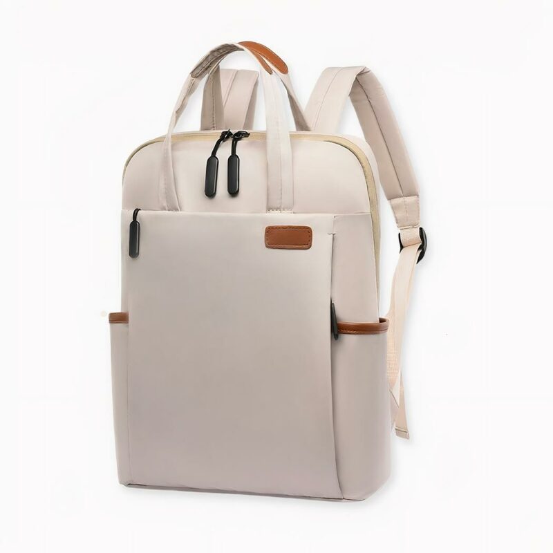 ¿Busca una mochila práctica y a la moda que mantenga sus pertenencias seguras y secas? No busque más: ¡nuestra mochila impermeable para mujeres de negocios! Fabricada con materiales resistentes y con un diseño elegante, esta mochila es perfecta para mantener sus cosas organizadas sobre la marcha. Tanto si sale a las calles de Nueva York como si viaja a un nuevo país, esta mochila la tiene cubierta.