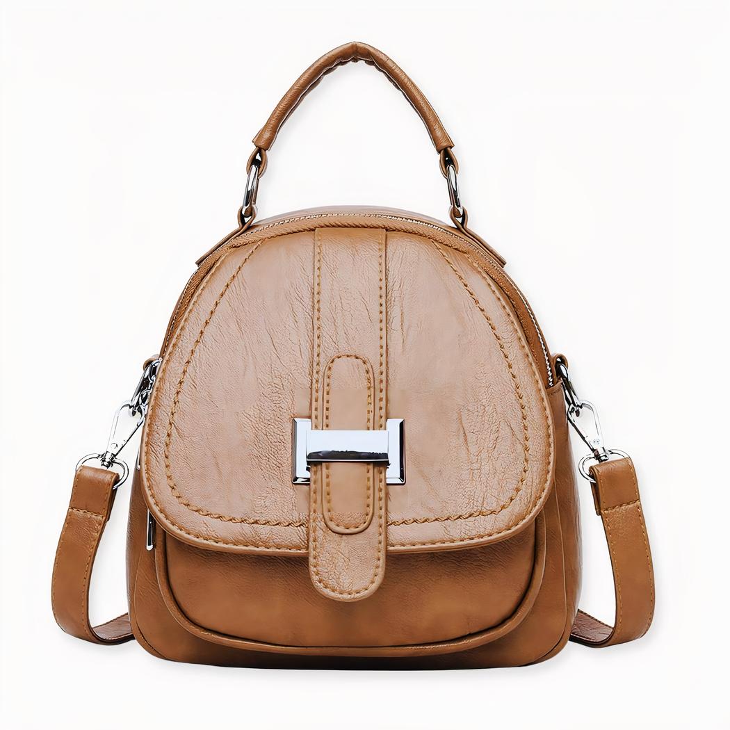 Déjese seducir por esta mini mochila multibolsillos de piel para mujer. Es una bonita mochila que le resultará indispensable para sus viajes diarios. Con su pequeño tamaño y su peso pluma, es imposible no adorar llevarla.