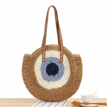 Bolsa de playa redonda de paja tejida para mujer en marrón con base de mesa marrón