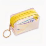 ¿Busca una cartera pequeña, bonita y con estilo que no le haga perder dinero? ¡Eche un vistazo a esta pequeña cartera holográfica! Esta pequeña belleza está hecha de PU de alta calidad y viene en una variedad de colores holográficos que seguro que le llamarán la atención.