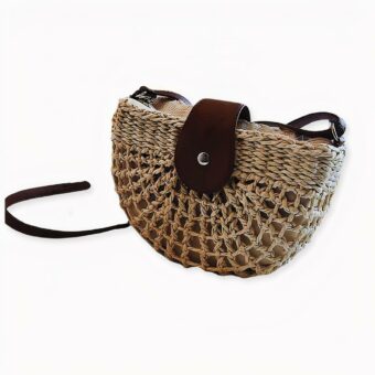 ¿Busca esa pequeña joya que marcará la diferencia este verano? ¡No se pierda nuestra magnífica bandolera bohemia de paja! ¡Esta pequeña joya es el accesorio perfecto para marcar estilo y añadir un toque elegante a su look!