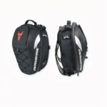 Nuestra mochila impermeable multifuncional para moto es imprescindible para todos sus viajes en moto. Está fabricada con tejido Oxford de alta calidad, lo que la hace extremadamente duradera y fácil de limpiar. Esta mochila es impermeable, lo que la hace ideal para viajes en moto, en bicicleta, etc. También es muy ligera y puede llevarla donde quiera que vaya.