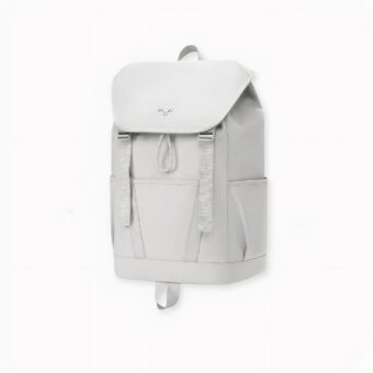 ¿Busca una nueva mochila que lo tenga todo? ¡Eche un vistazo a nuestra mochila ergonómica, impermeable y de gran capacidad en color gris! Esta mochila es perfecta para cualquiera que busque estilo, comodidad y funcionalidad. El diseño ergonómico de esta mochila significa que será cómoda de llevar, incluso cuando cargue con mucho peso. El acolchado en las correas de los hombros y en el panel de la espalda significa que no tendrá dolor de hombros ni de espalda, aunque lleve libros de texto pesados o equipo de senderismo. Y la gran capacidad significa que podrá empacar todo lo que necesite, ya sea para una excursión de un día o para un viaje de una semana. Ah, ¿y hemos mencionado que también es impermeable? Eso significa que sus cosas permanecerán secas, haga el tiempo que haga fuera. Tanto si le sorprende un chaparrón repentino como si va de excursión por un bosque húmedo, sus cosas se mantendrán bien secas. Así que si busca una mochila versátil, cómoda y con estilo, ¡no busque más que nuestra mochila ergonómica impermeable de gran capacidad en color gris!