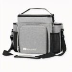 Esta moderna y compacta mochila isotérmica es el accesorio perfecto para sus viajes. Dispone de un espacioso compartimento principal y un bolsillo frontal con cremallera, para que pueda guardar fácilmente sus pertenencias. Su diseño aislante mantendrá la temperatura de sus alimentos y bebidas, haga el tiempo que haga. El robusto tejido impermeable la protegerá de los elementos. Las correas acolchadas para los hombros son ajustables para una comodidad óptima. Con su tamaño compacto y su elegante diseño, esta mochila isotérmica será su mejor aliada en todos sus viajes.
