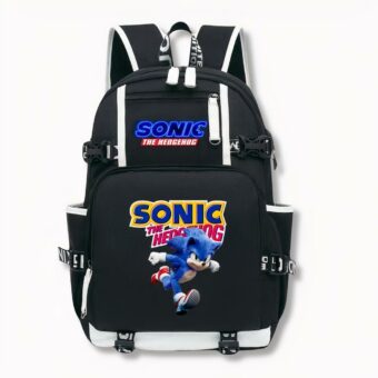 Mochila negra con el personaje de Sonic, con cargador integrado, sobre fondo gris claro